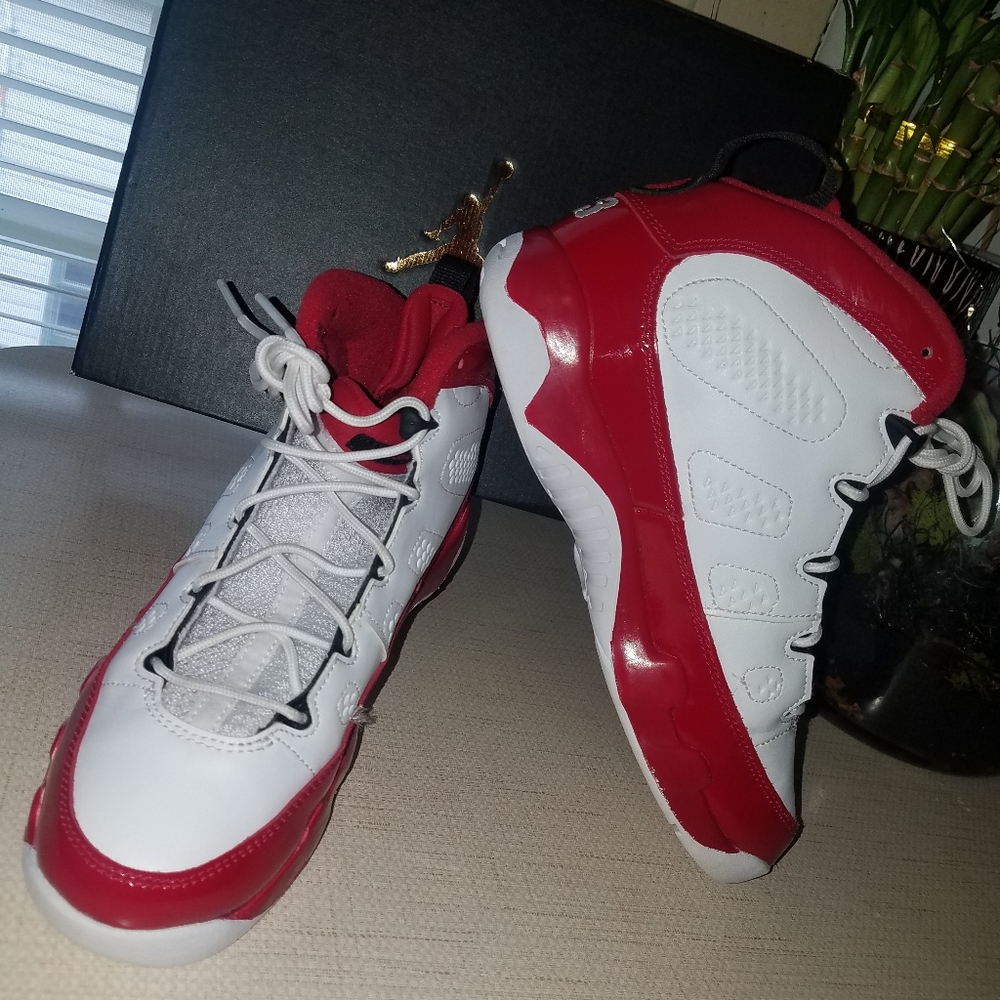 Air Jordan Retro 9••••size 3Y